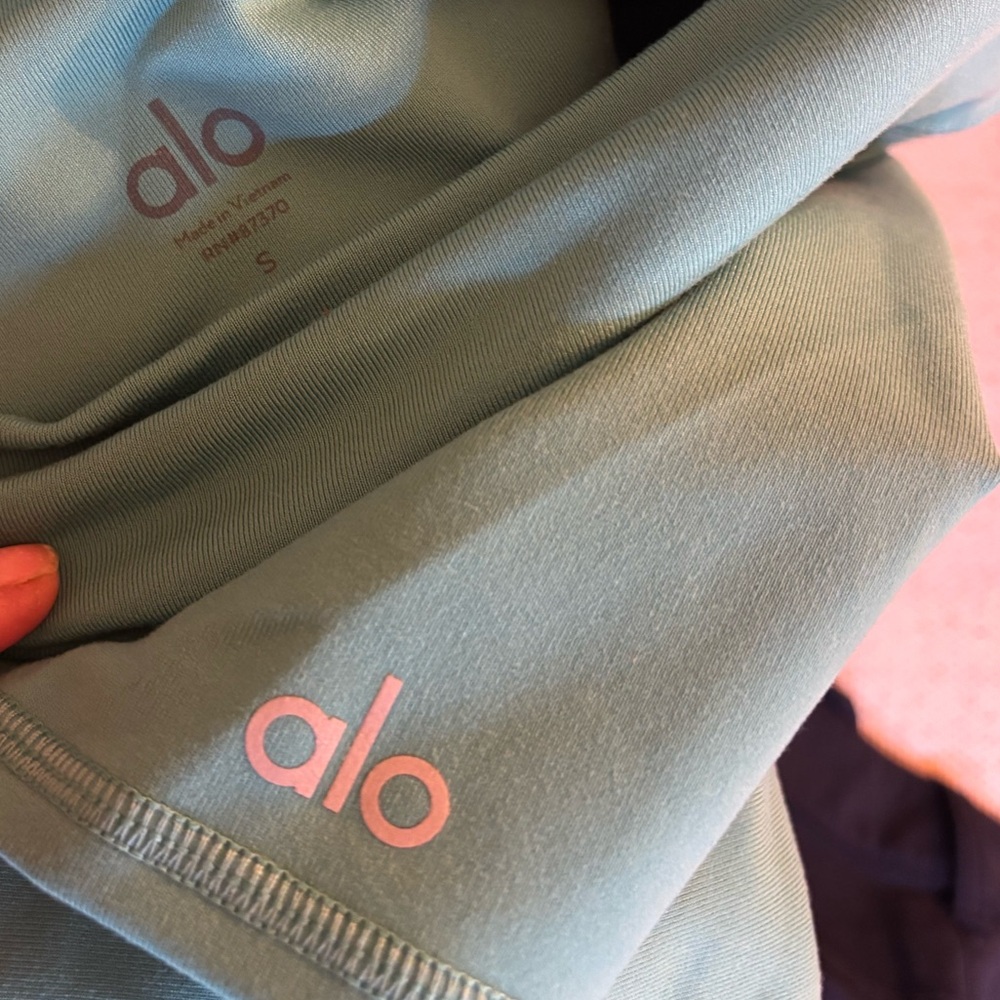 Alo Yoga✨High Waist Biker Short 7” Airsoft✨Blue Splash✨LIKE NEW✨Size small - Picture 8 of 11